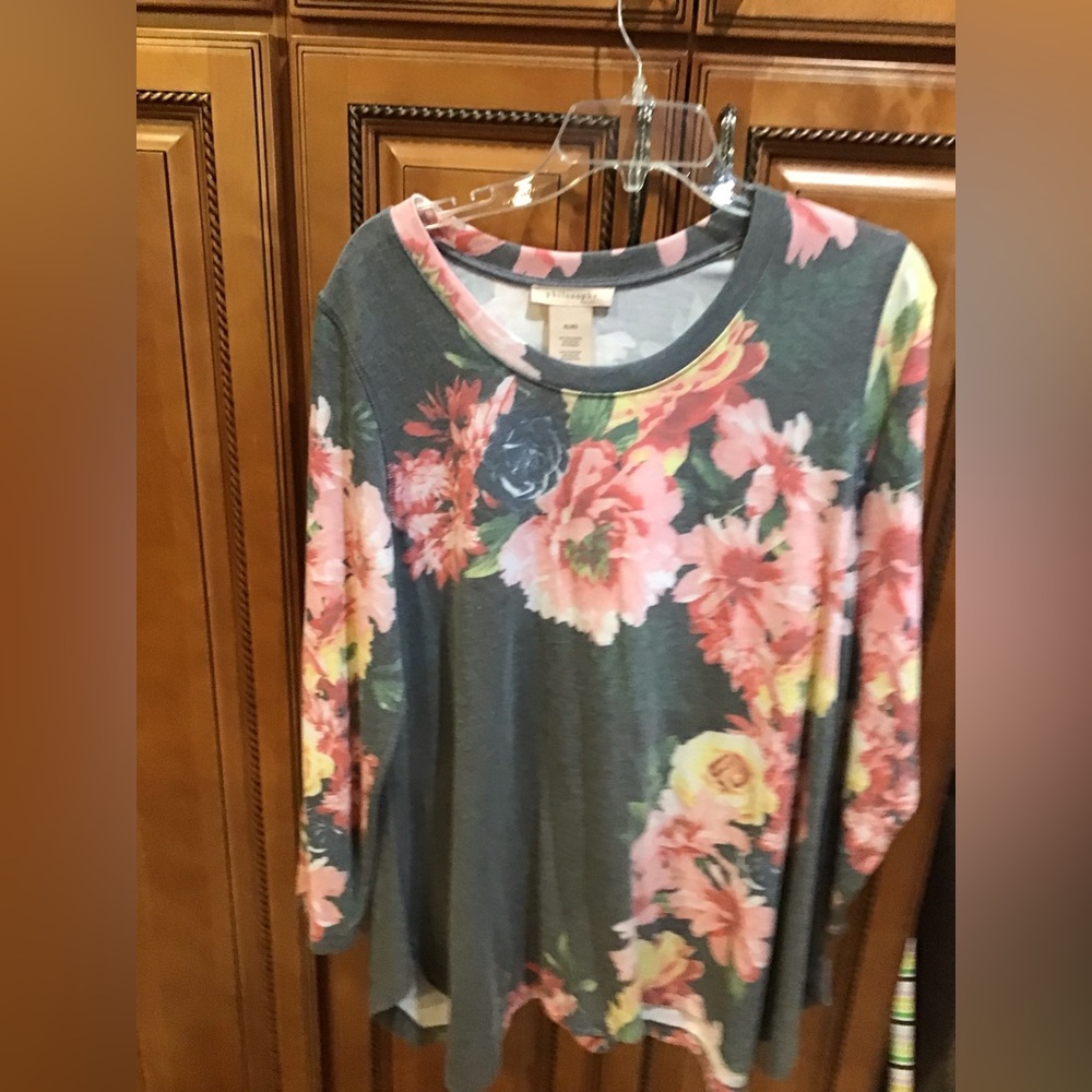 Philosophy Gray Floral pink yellow Shirt top Women's Size xLarge Pullover EUC